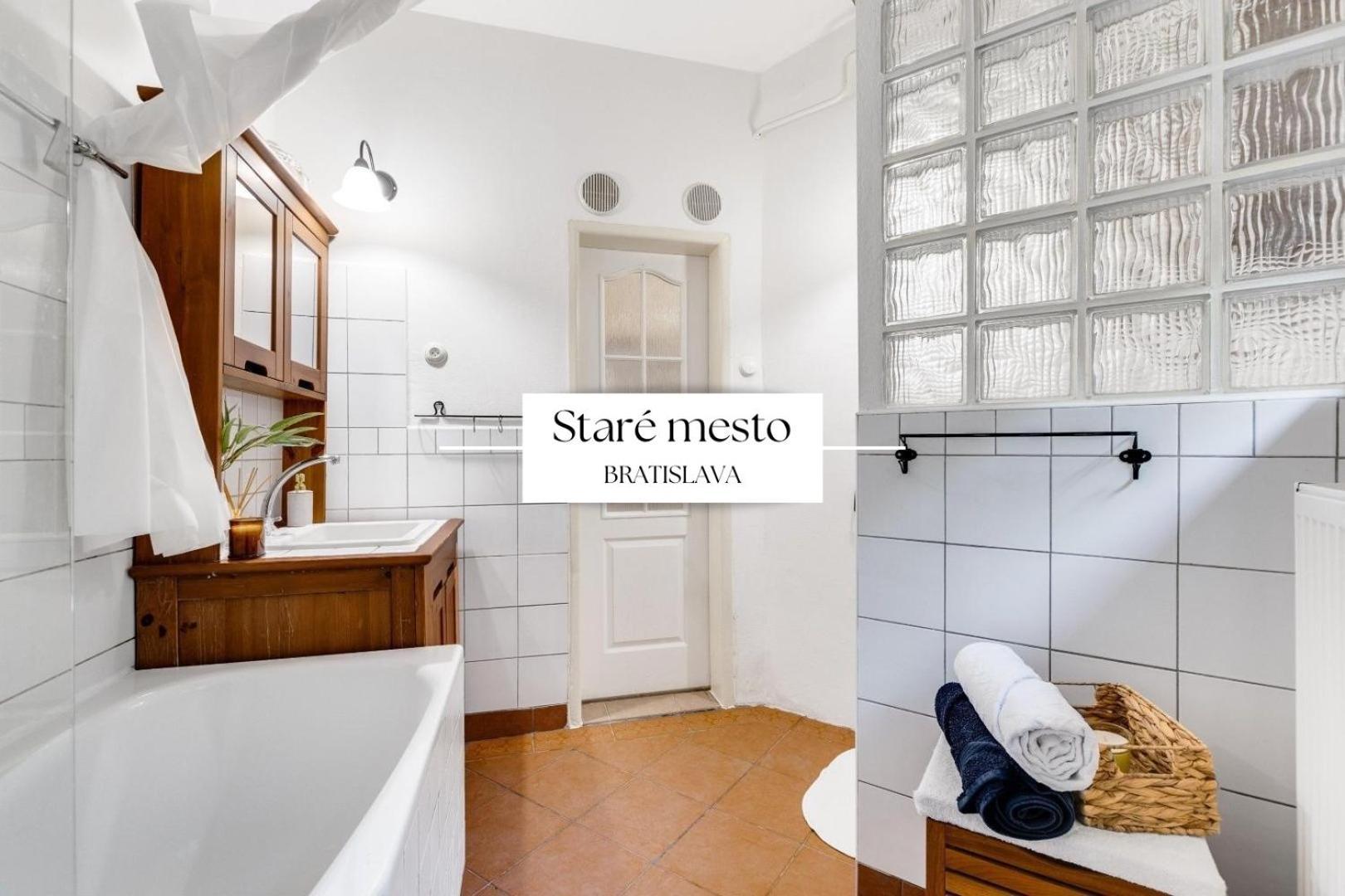 Stylish Historical + Backyard Apartment Pressburg