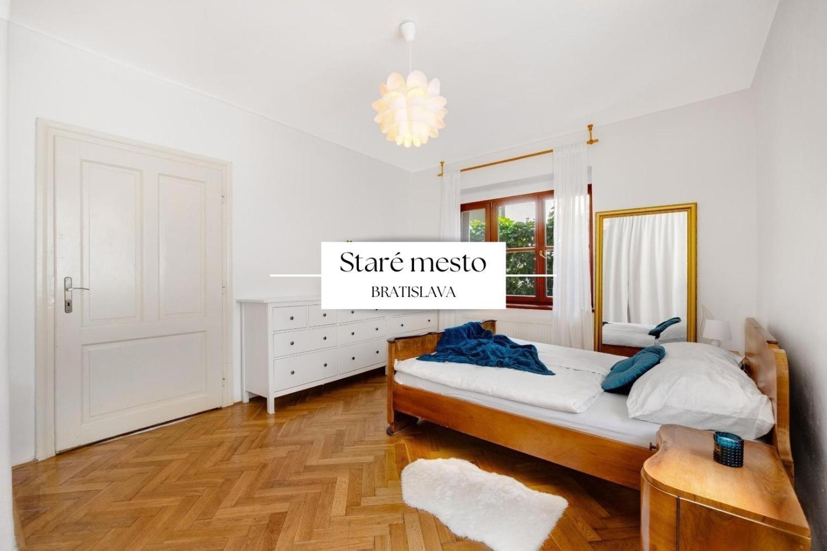 Stylish Historical + Backyard Pozsony