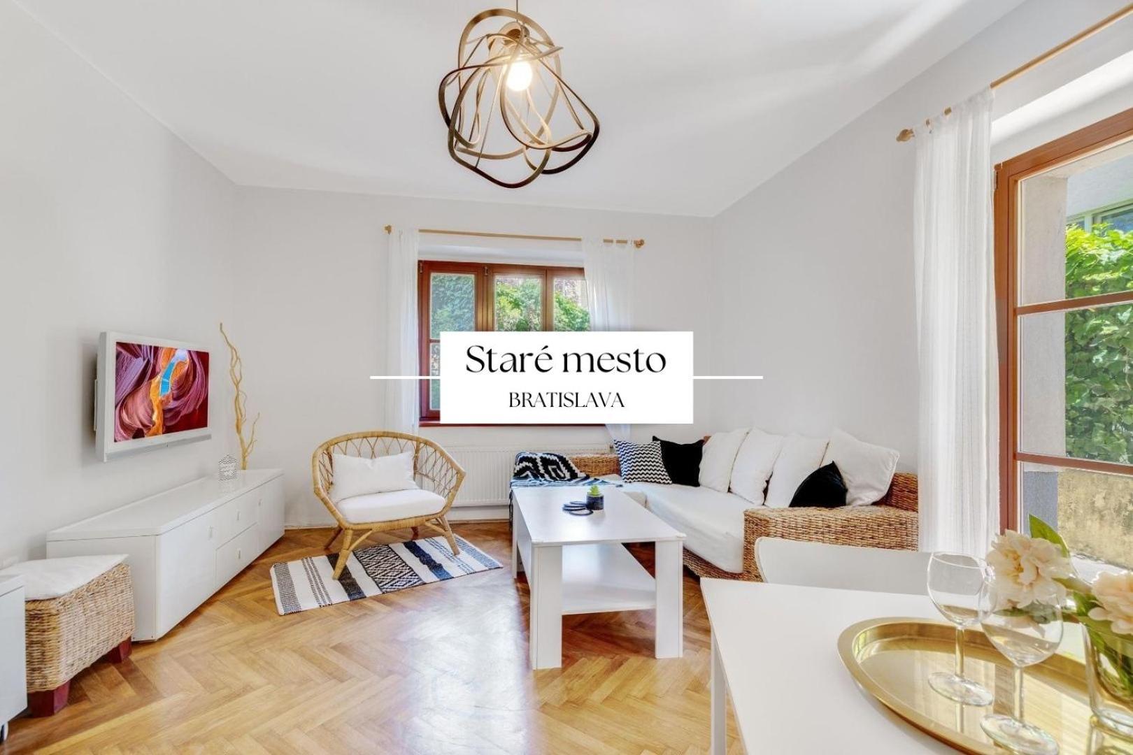 Stylish Historical + Backyard Appartamento